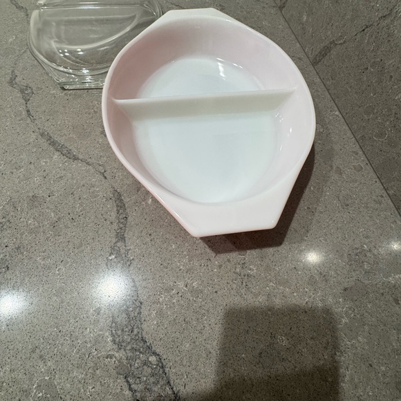 Pyrex Pink Daisy Split Casserole Dish With Lid - Picture 4 of 6